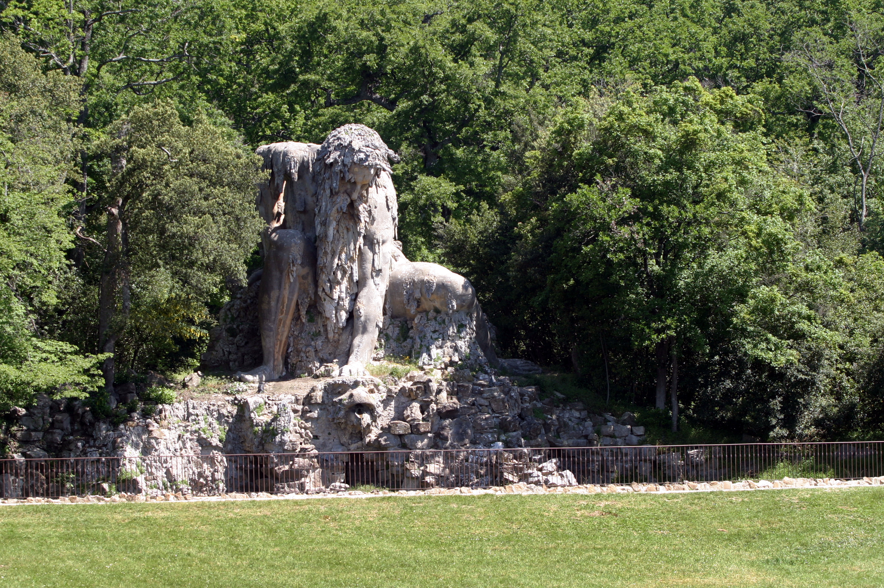 Il Colosso dell'Appennino nel Parco di Villa Demidoff