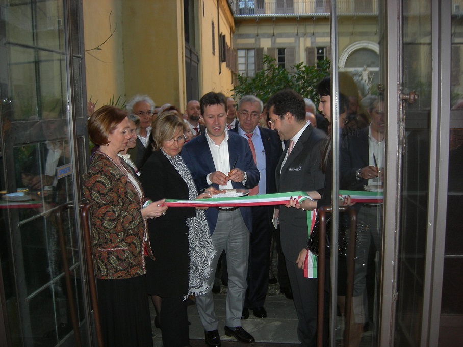 I Sindaci Nardella e Hazinedar tagliano il nastro d'inaugurazione della mostra di Fausto Zonaro in Palazzo Medici Riccardi