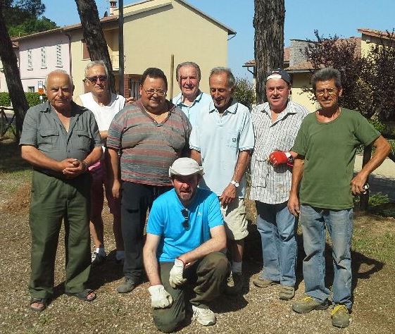 Prima giornata di lavoro volontario nella Pineta di Barberino con sindaco e cittadini