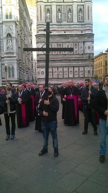 In Piazza Duomo, prima di entrare in Battistero