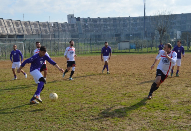 Partita fra la squadra di calcio dei detenuti e la formazione Comune-Uisp
