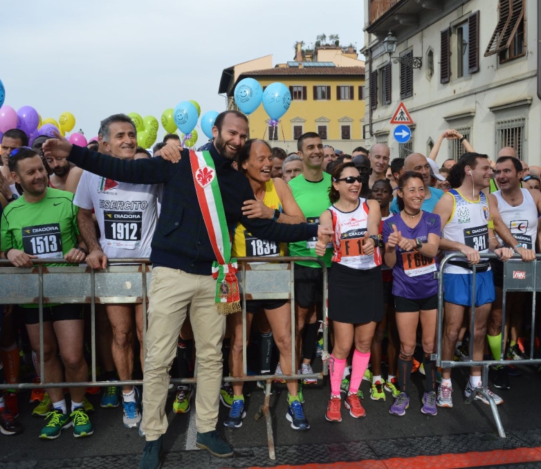 L'assessore Vannucci alolon start della Half Marathon Firenze Vivicitta'
