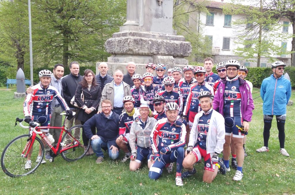 Foto di gruppo a Montepiano