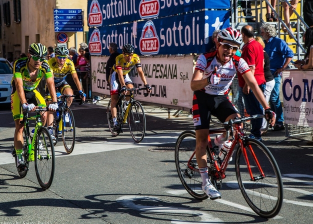 Ciclisti al Trofeo Matteotti