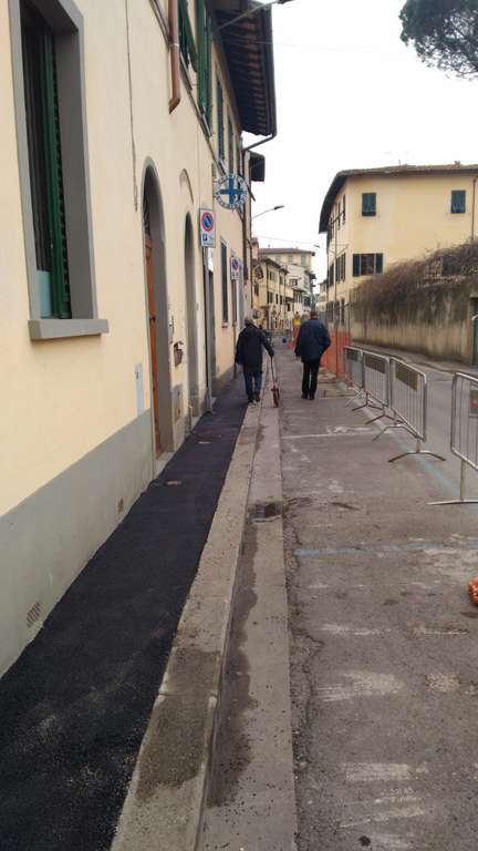Nuovo look per via Faentina, iniziati i lavori sui marciapiedi