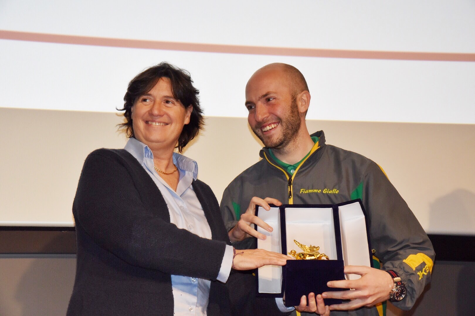 Assessrore Saccardi premia Niccolo Capriani (fonte foto sito Regione)