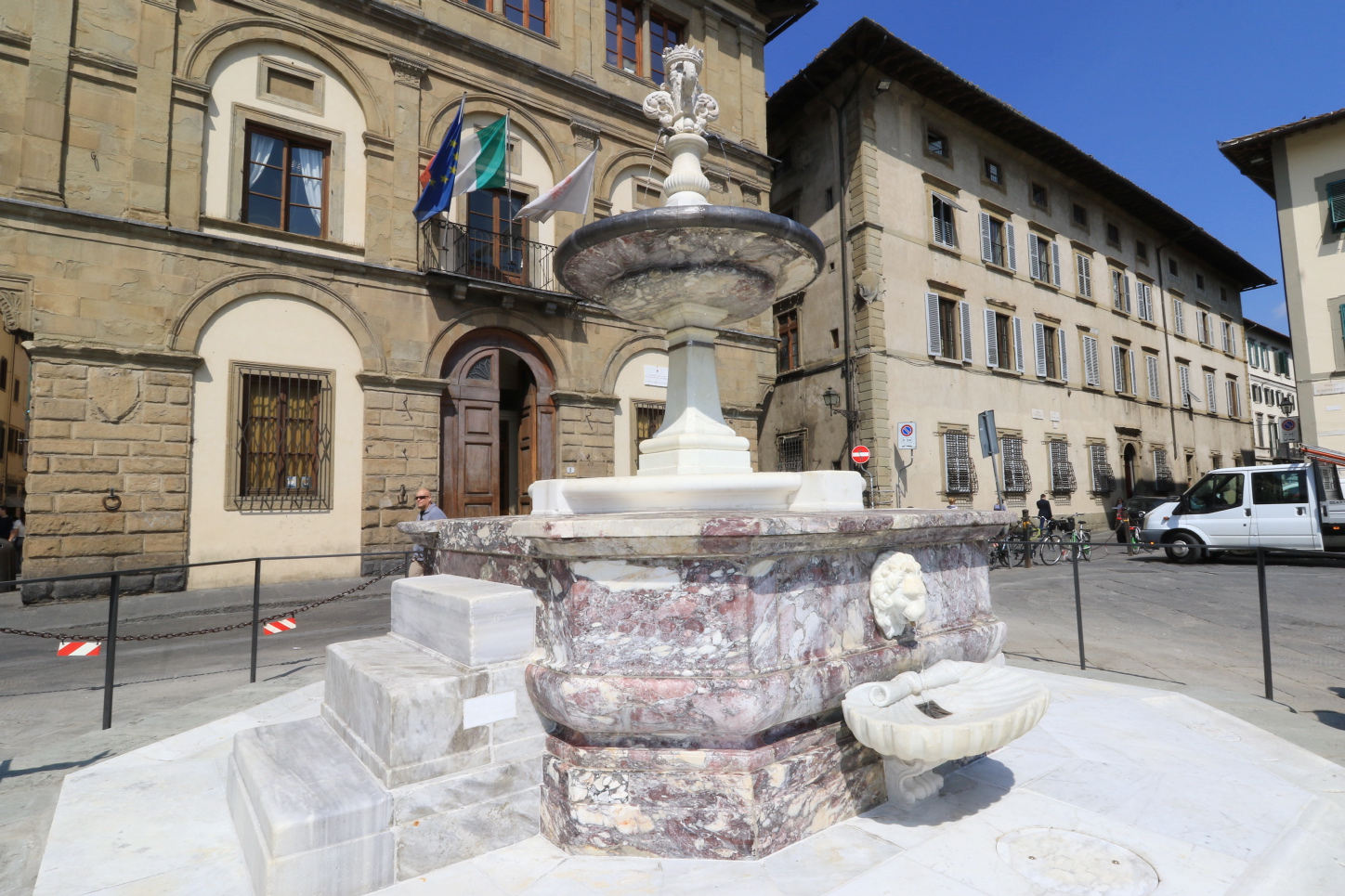 Zampilli temporizzati per la fontana di Santa Croce