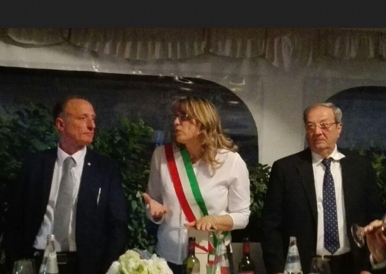 Il sindaco di Cerreto Guidi alla cerimonia per i 40 anni di attività per il Calzaturificio Isabella