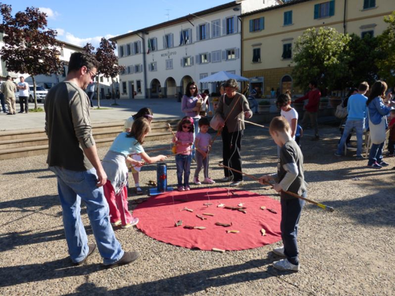 Chianti Ludens in piazza a Tavarnelle