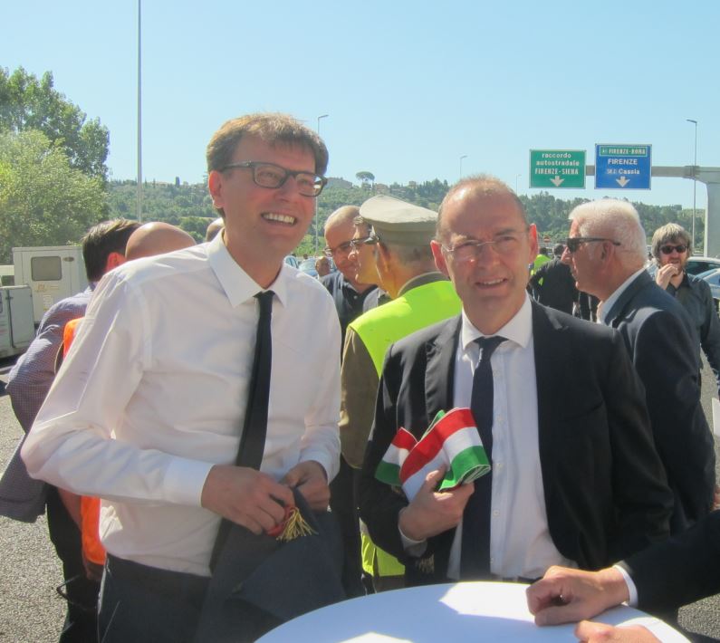 Inaugurazione by pass del Galluzzo - Il consigliere metropolitano Pescini (a sinistra nella foto)