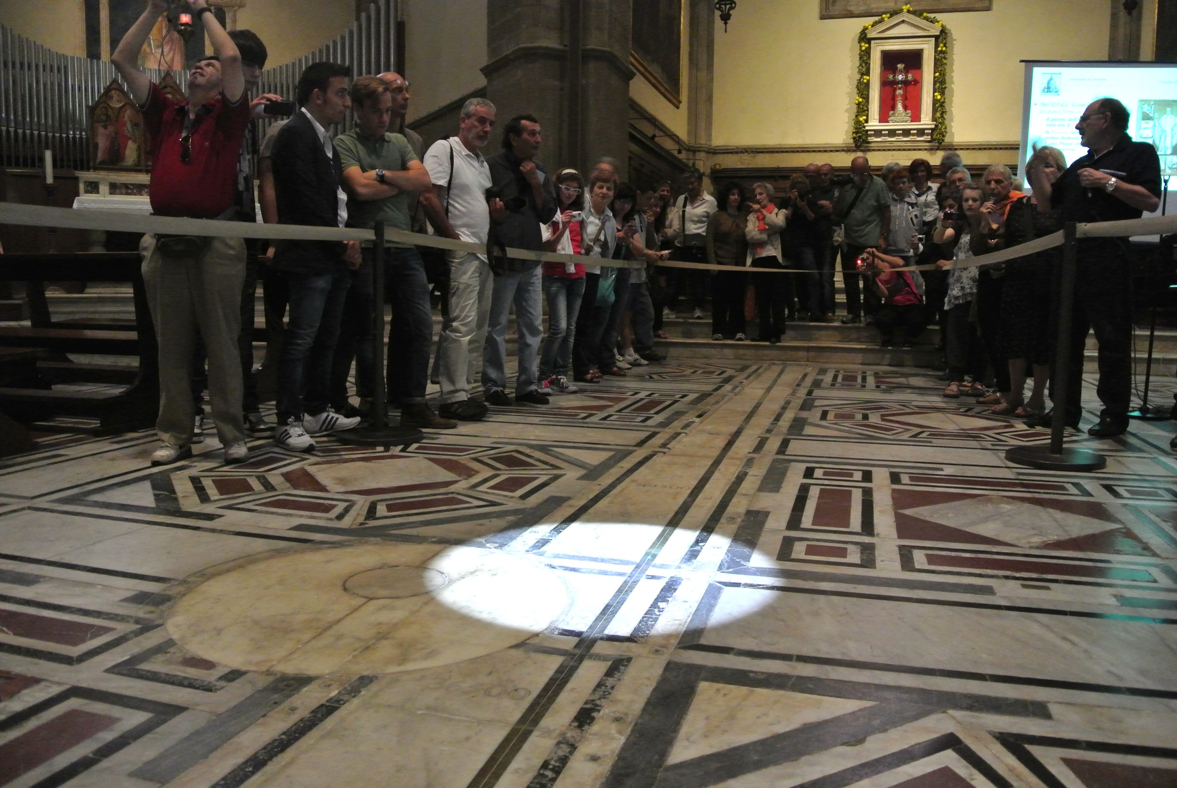 Il fenomeno dello gnomone del Duomo di Firenze courtesy: opera del Duomo