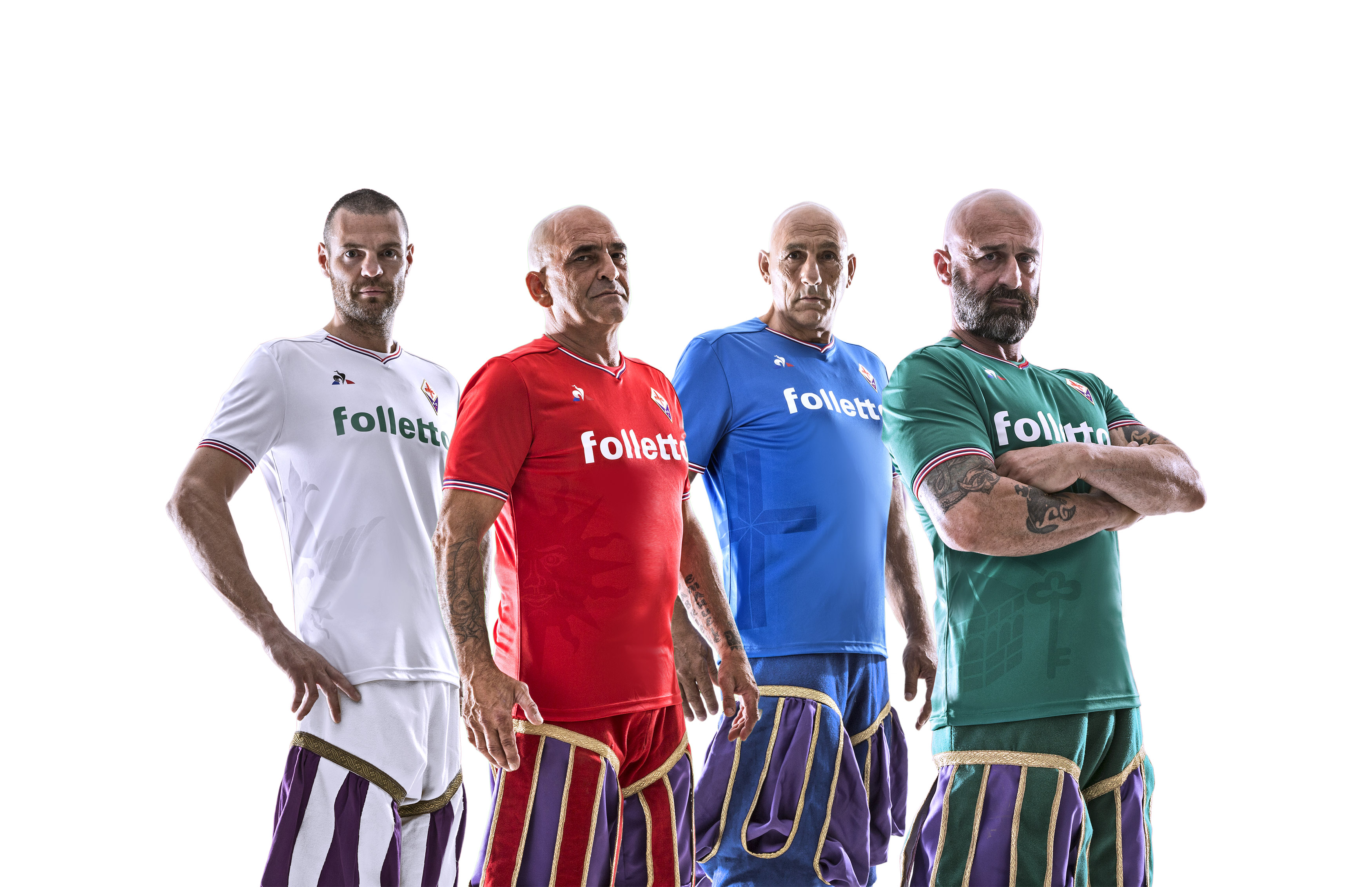 I quattro capitani del calcio storico fiorentino con le "seconde" maglie della Fiorentina