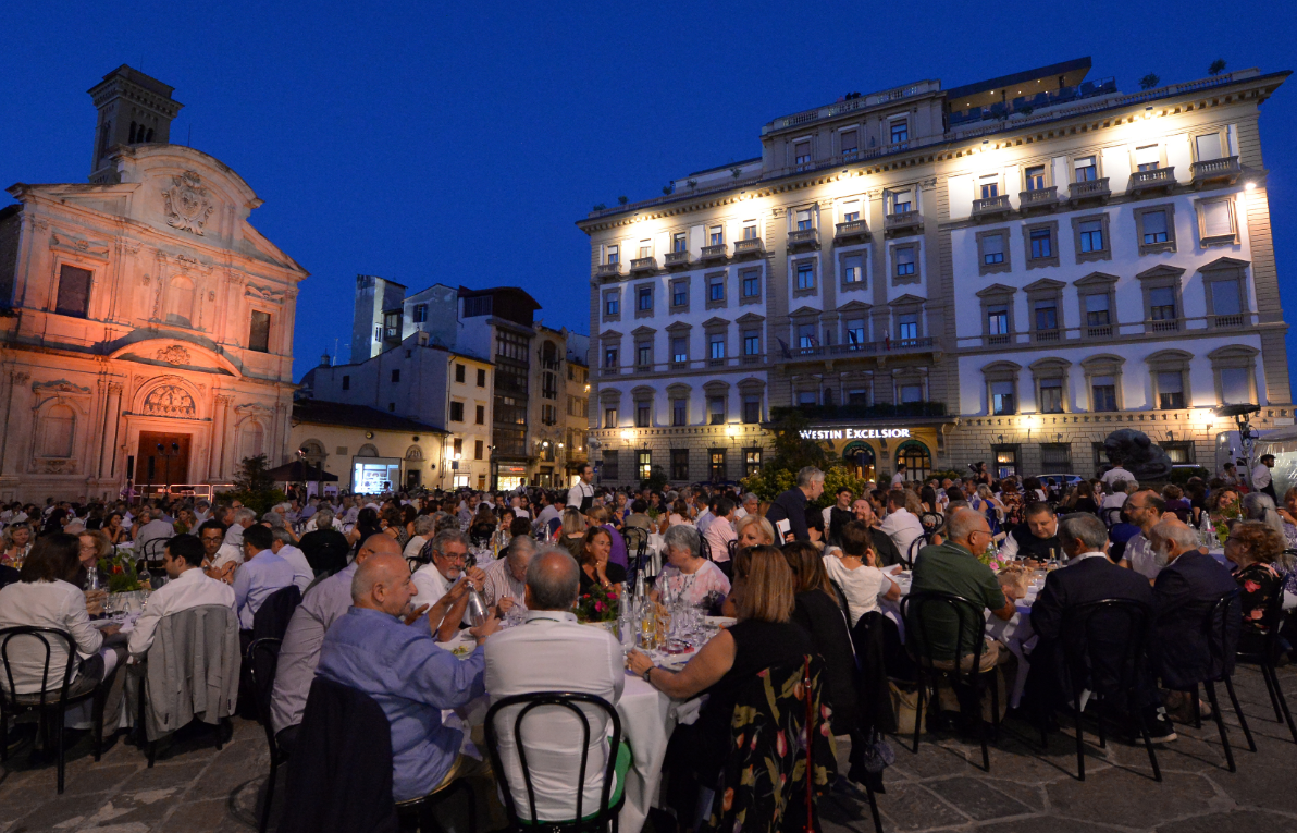 Cena in piazza Ognissanti