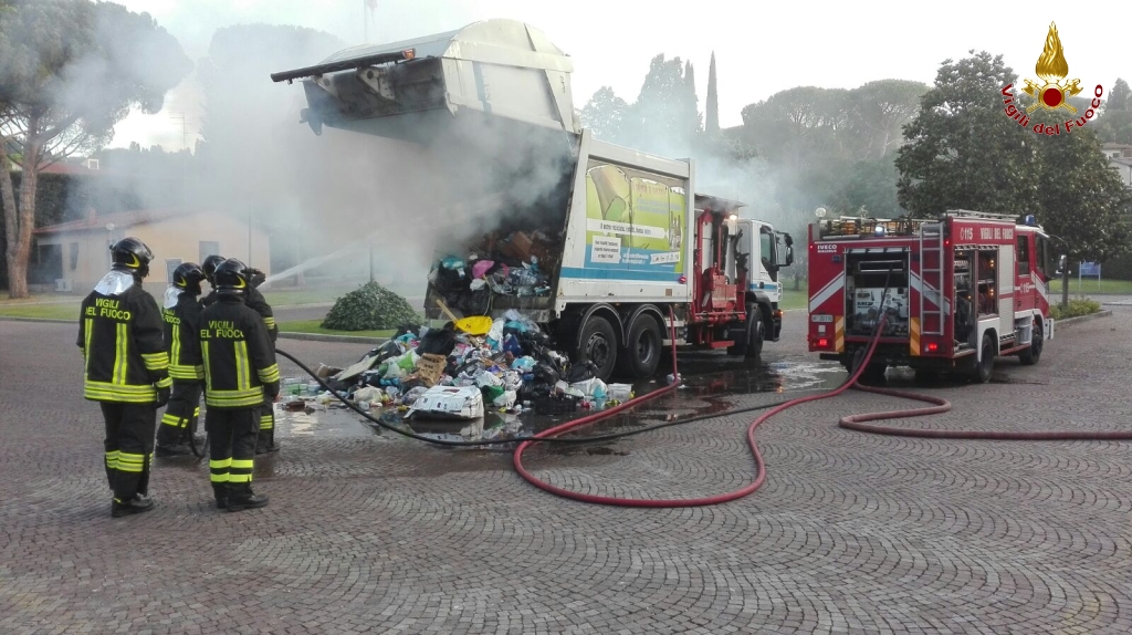 L'intervento dei vigili del fuoco di Firenze al Centro tecnico di Coverciano