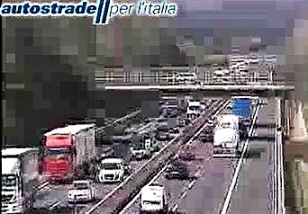 A1 Milano-Napoli: incidente tra Arezzo e Valdarno in direzione Firenze