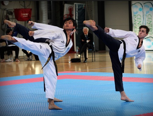 Ambasciatore Coreano a Firenze per premiare il Centro Taekwondo (foto Antonello Serino - Met)