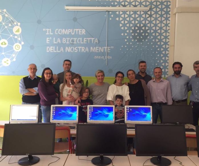 Inaugurazione aula d'informatica della Scuola Secondaria di Rignano (Foto dal post Comitato genitori Rignano e Troghi)