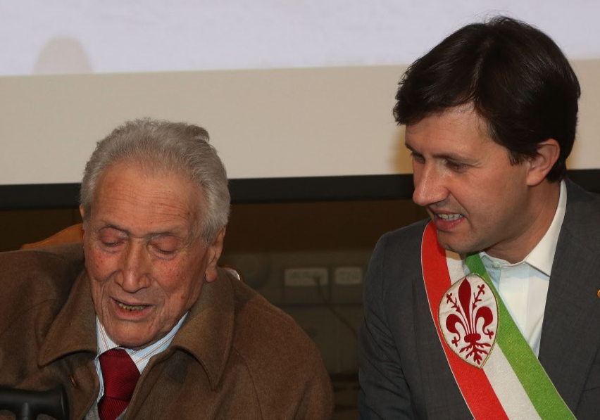 Il Sindaco conferisce il Fiorino d'Oro a Narciso Parigi