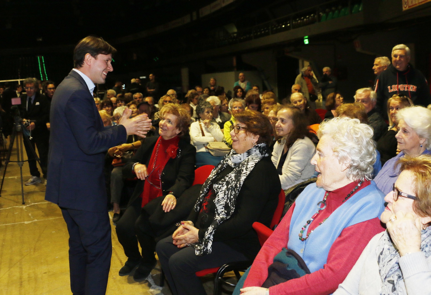 Scambio di auguri tra il sindaco Nardella, l’assessore Funaro e i nonni fiorentini al Mandela Forum ph  CGE FOTOGIORNALISMO