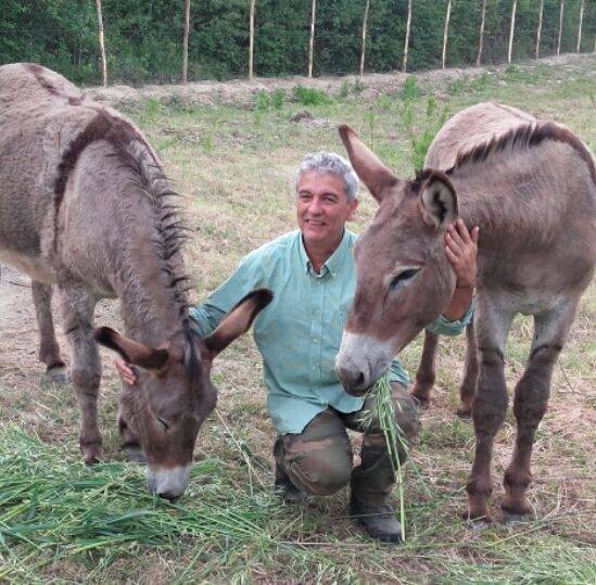 Marco Chiarugi in compagnia dei suoi amici animali 