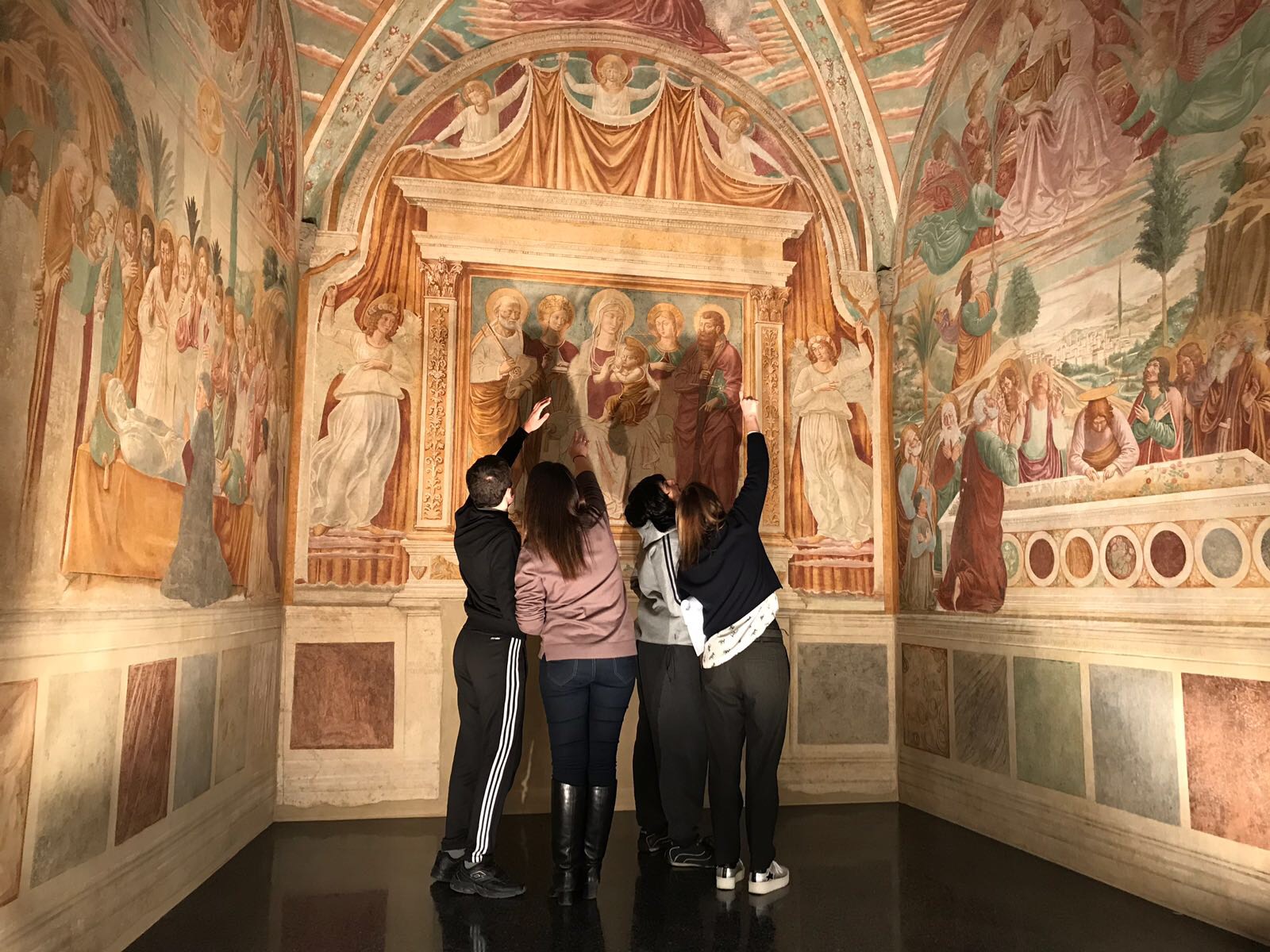 alcuni ragazzi della Casa di Ventignano in visita al Museo Benozzo Gozzoli (Fonte foto comunicato) 