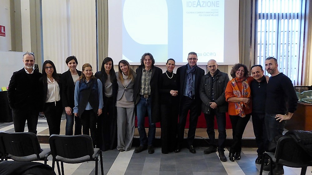 Alcuni degli studenti e dei docenti con il maestro di mestiere Francesco Tabani, il membro del cda Eva Carrai e l'ad Giovanni Marati 
