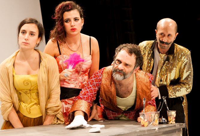 Immagine di scena da 'Miseria e nobilt'' al Teatro Corsini