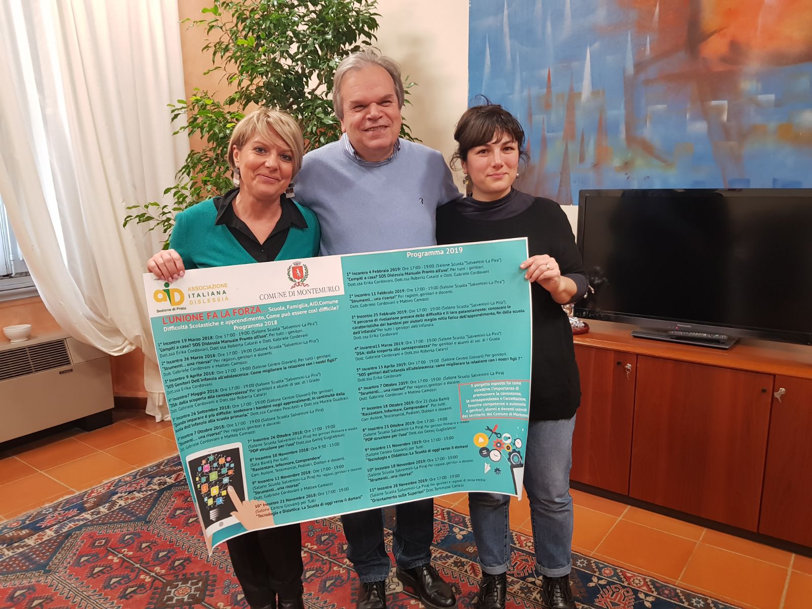 da sinistra Manuela Zacchini dell'Aid Prato, il sindaco Lorenzini e l'assessore alla pubblica istruzione, Rossella De Masi
