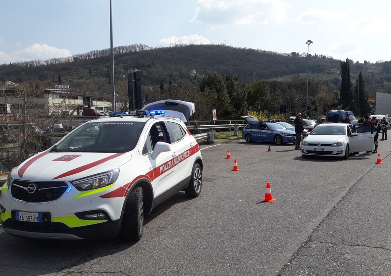 Controlli della Polizia municipale a Firenze