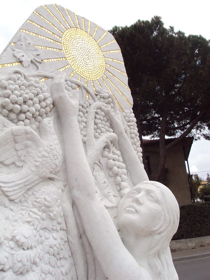 statua “Il Tripudio”, realizzata dall'artista Giulio Terreni e situata in viale Risorgimento (Fonte foto comune Montespertoli) 