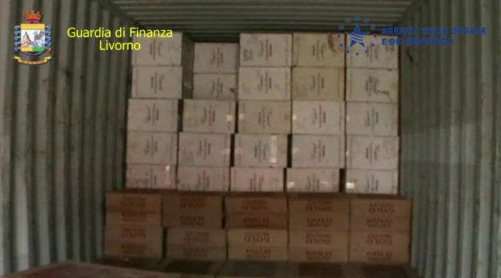 GdF. Contrabbando di tabacchi al porto di Livorno (Fonte foto GdF) 