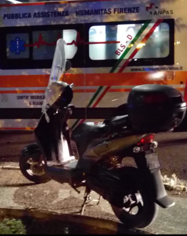 scooter sopra  rotatoria 