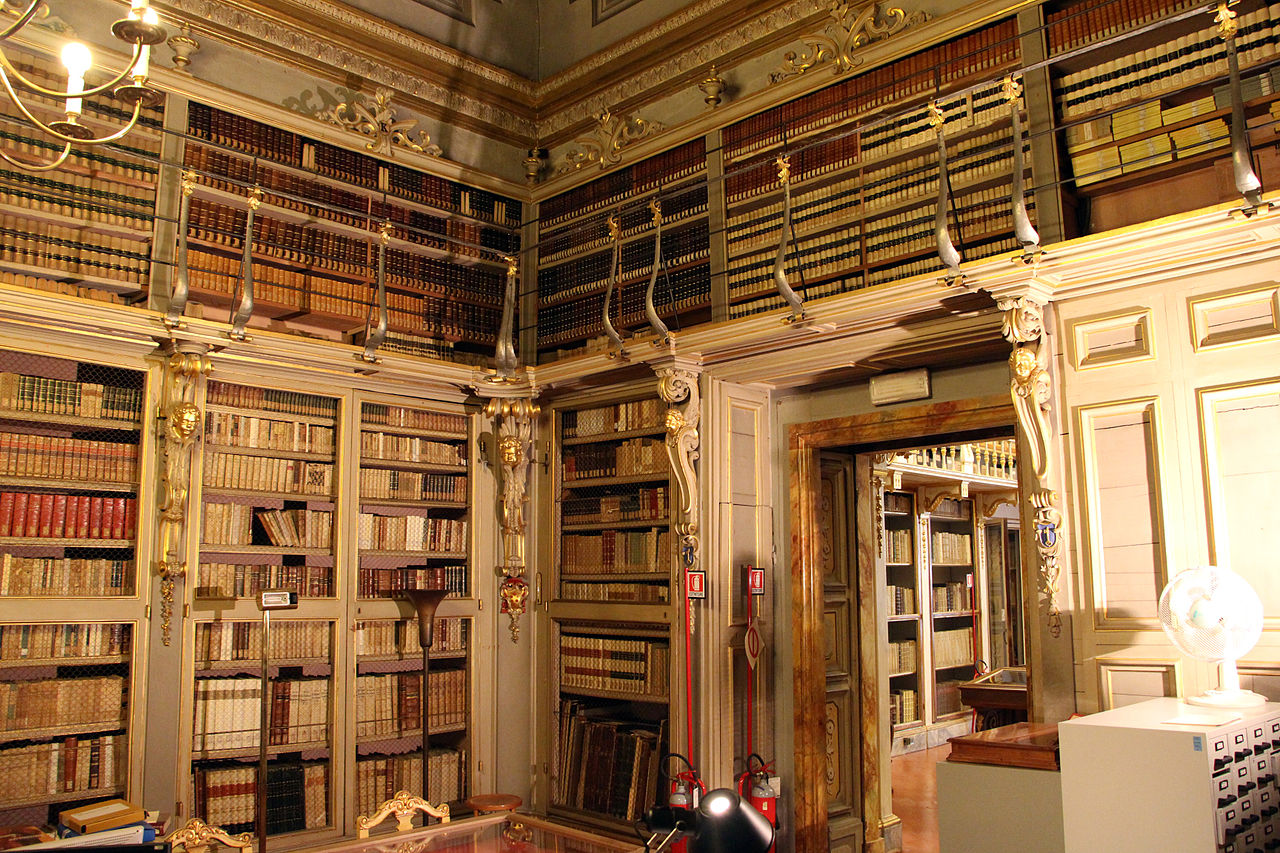 La Sala di lettura della Biblioteca Moreniana (Di Sailko - Opera propria, CC BY 3.0, https://commons.wikimedia.org/w/index.php?curid=38483462)