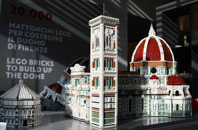 Modellino in mattoncini LEGO della Cattedrale e del Battistero di Firenze