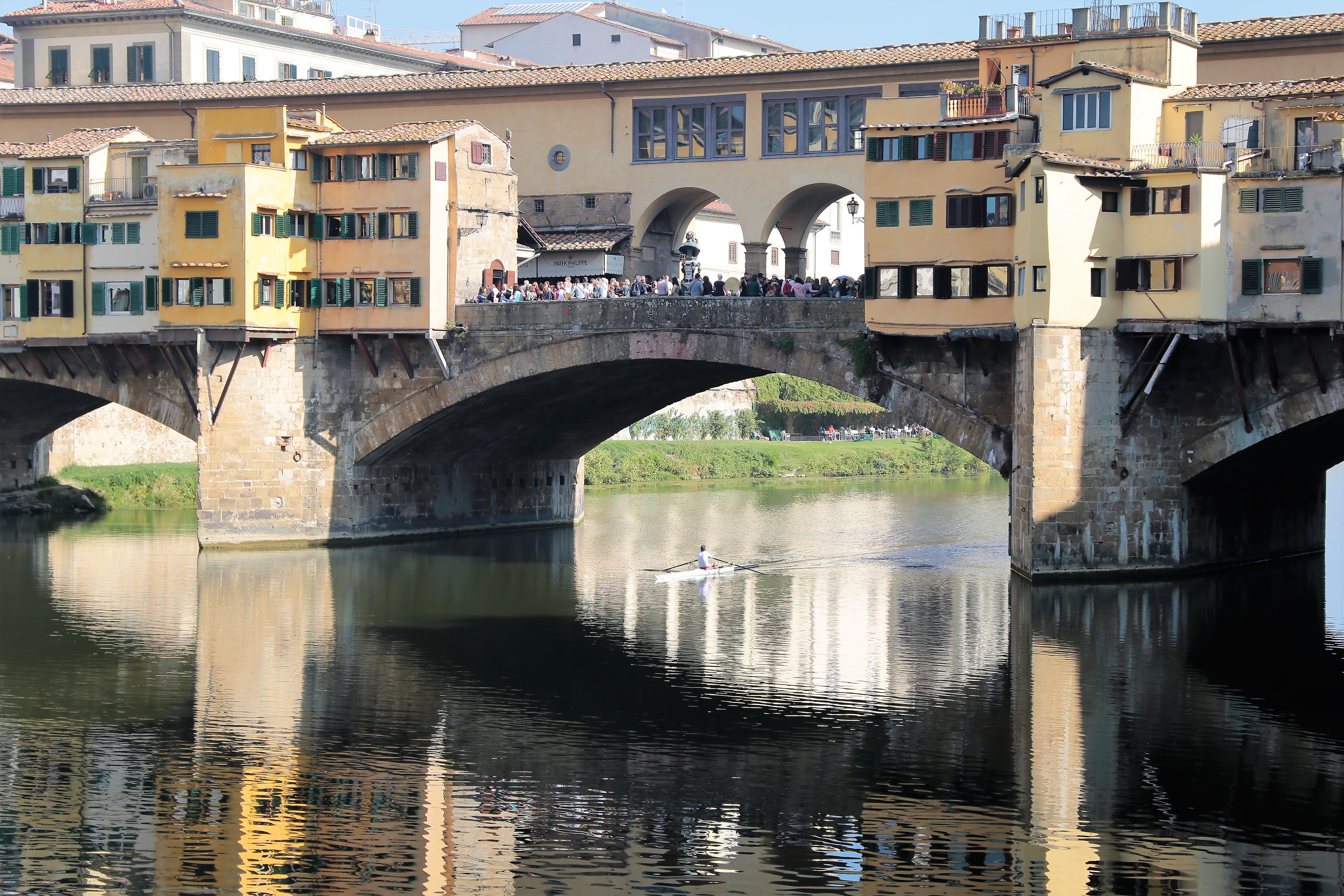 Furto di uno zaino sul Ponte Vecchio (foto Antonello Serino Redazione di Met)