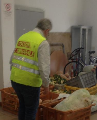 La Polizia Municipale scopre mercato abusivo