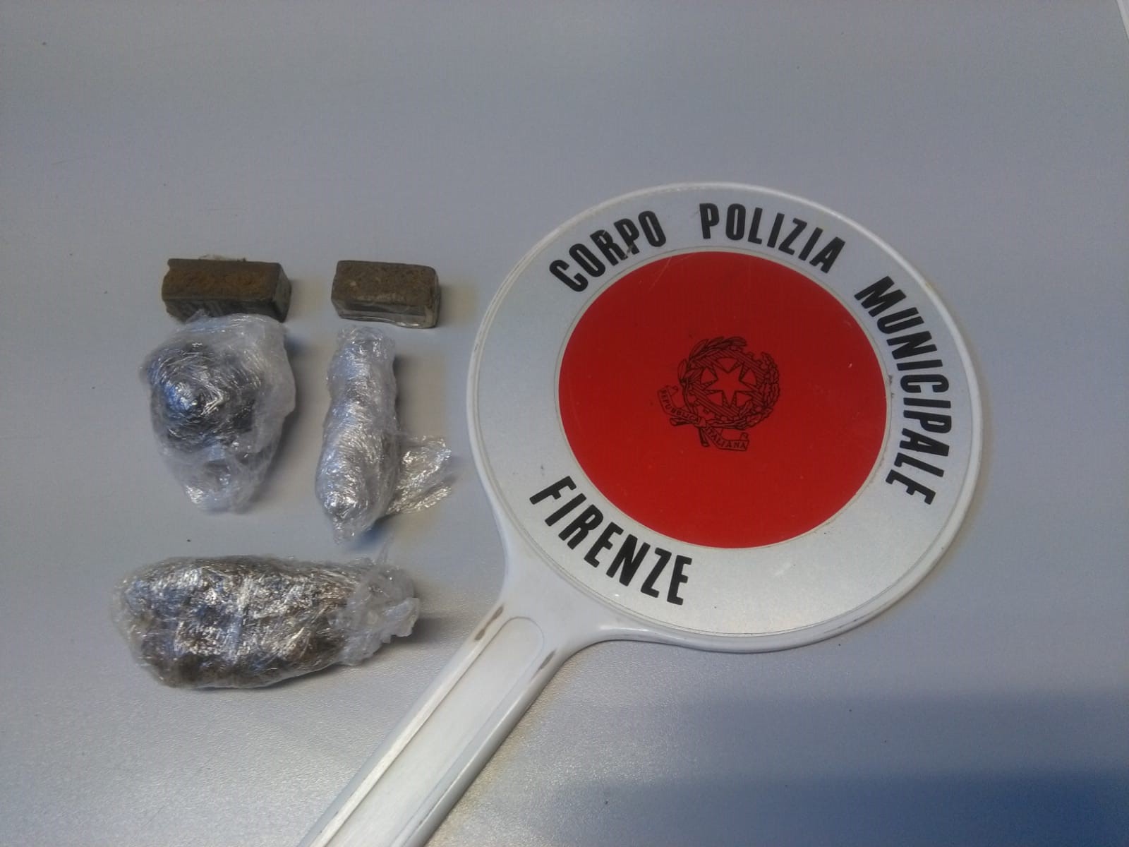 materiale sequestrato