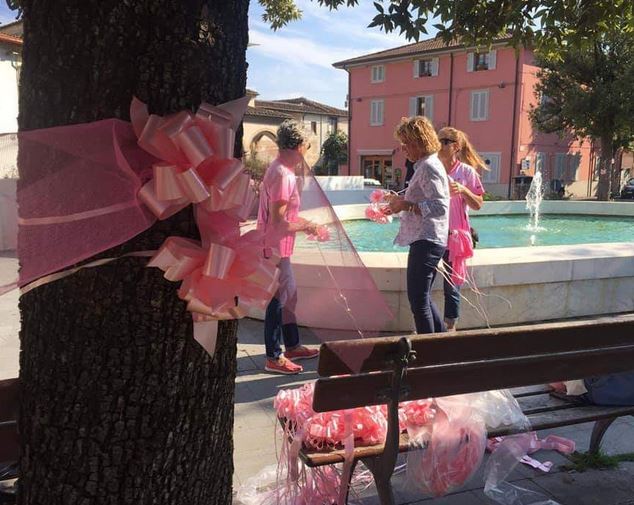 Fiocchi rosa in Piazza La Vergine
