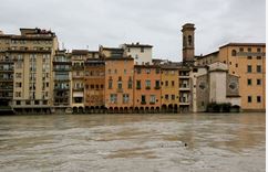 Arno in piena a Firenze (Foto dal sito dell'Autorita' di Bacino del fiume Arno)