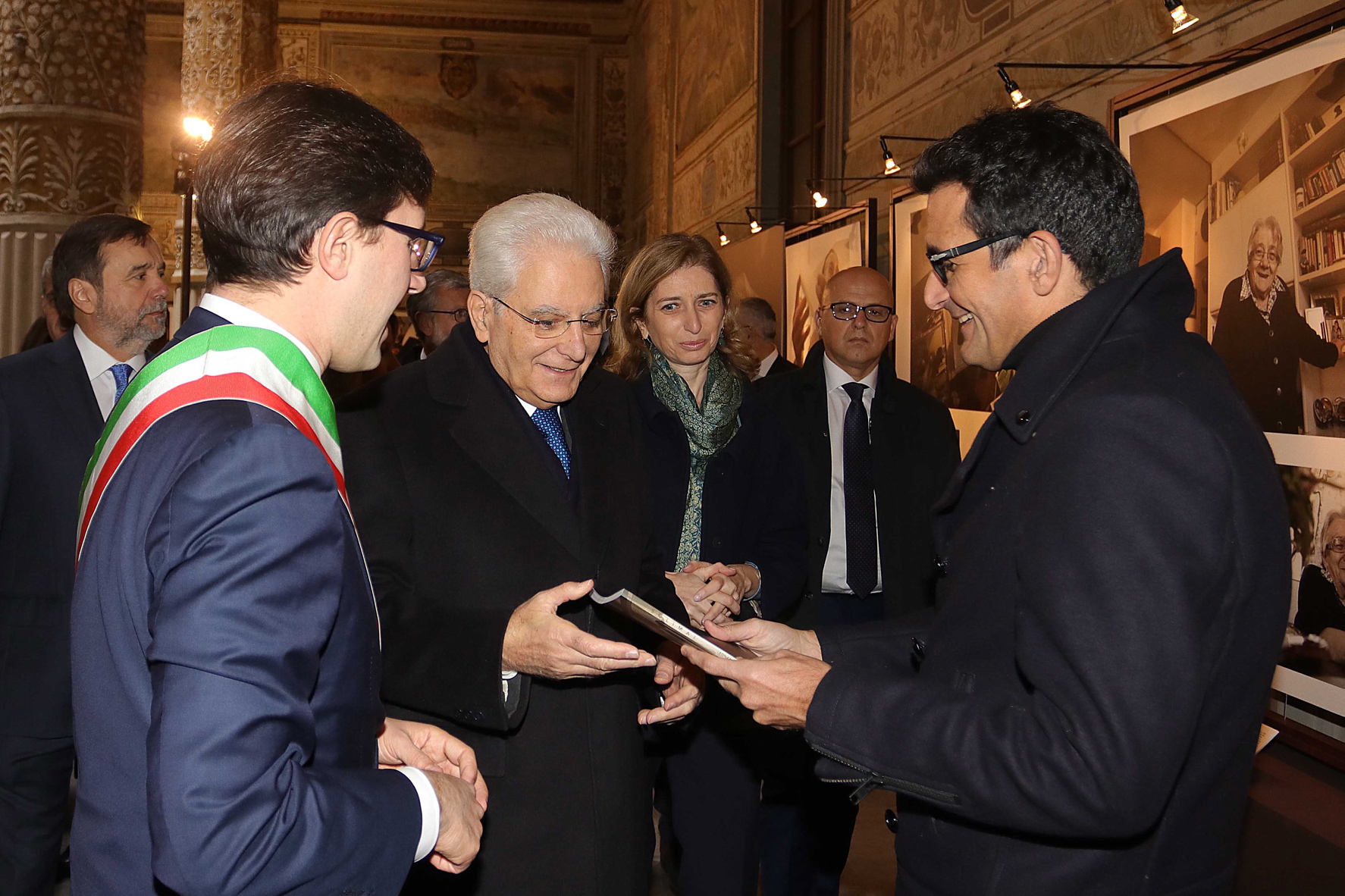 Il presidente Mattarella con il sindaco Nardella visita la mostra 'Soli mai'