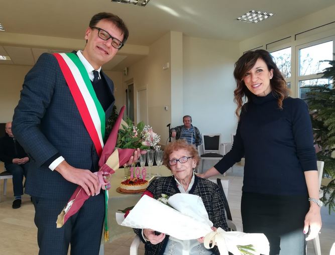  Estella Caprotta con il sindaco Pescini