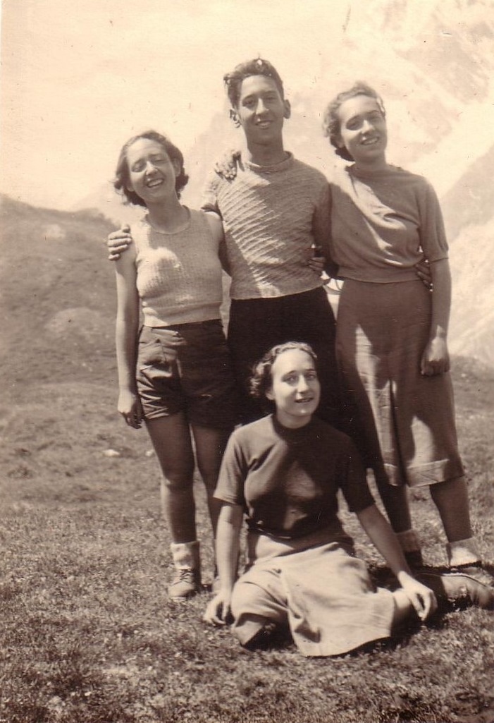 Giovanna e Paolo Castelfranco, Lea e Sonia (seduta) Oberdorfer, estate 1938