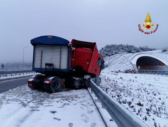 Mezzi intraversati sulla Siena.Grosseto