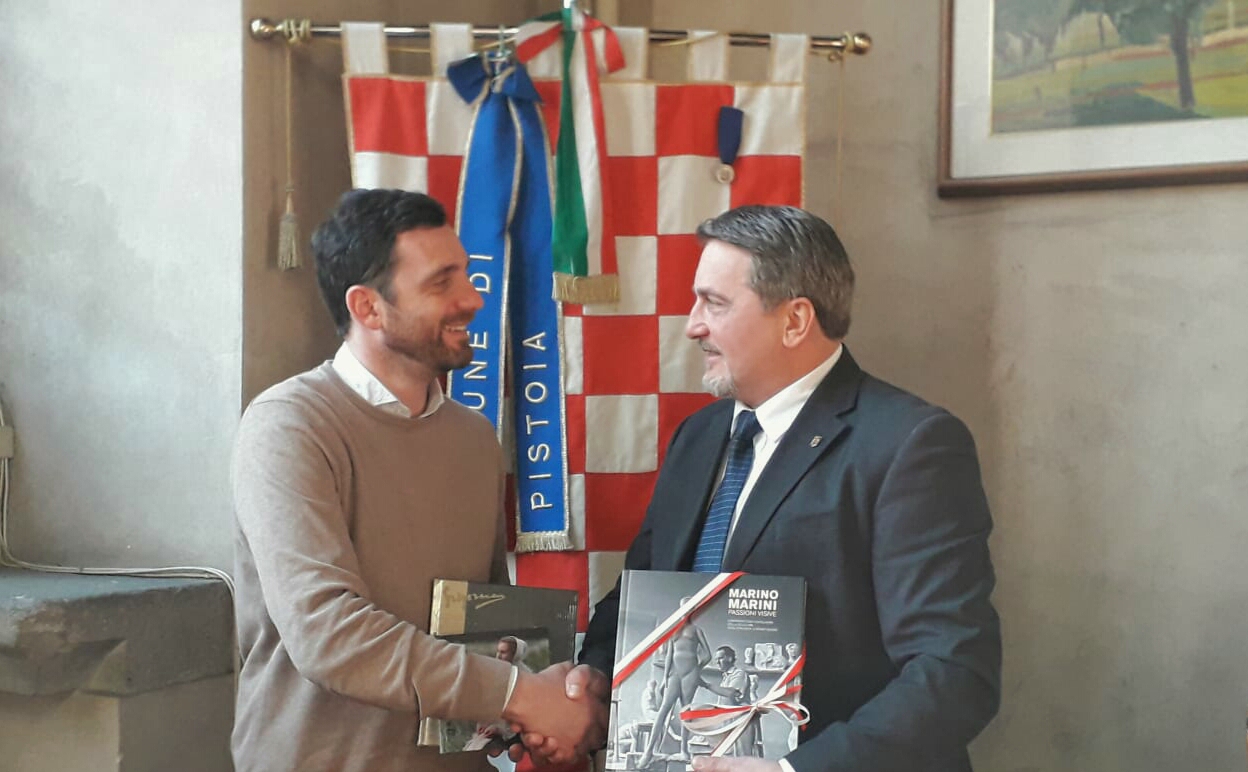 Nella foto, il sindaco di Pistoia Alessandro Tomasi e il presidente del coordinamento nazionale cittadini romeni in Italia Stefan Stanasel
