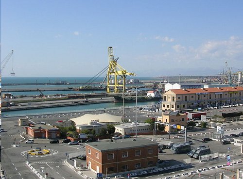Il Porto di Livorno (foto da comunicato RT)