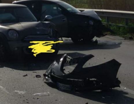 Un'immagine dell'incidente in via Berlinguer a Viccio (foto da comunicato)