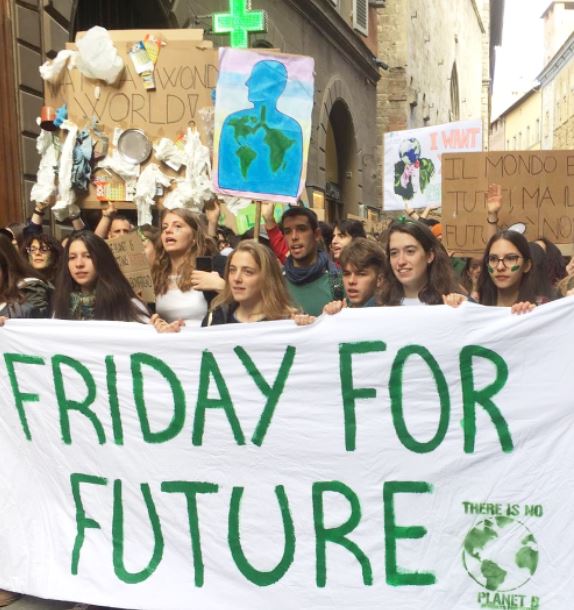 #FridaysForFuture manifestazione deglli studenti 8foto da comunicato RT)
