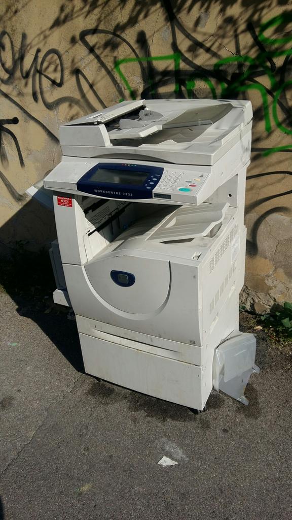 Fotocopiatrice abbandonata