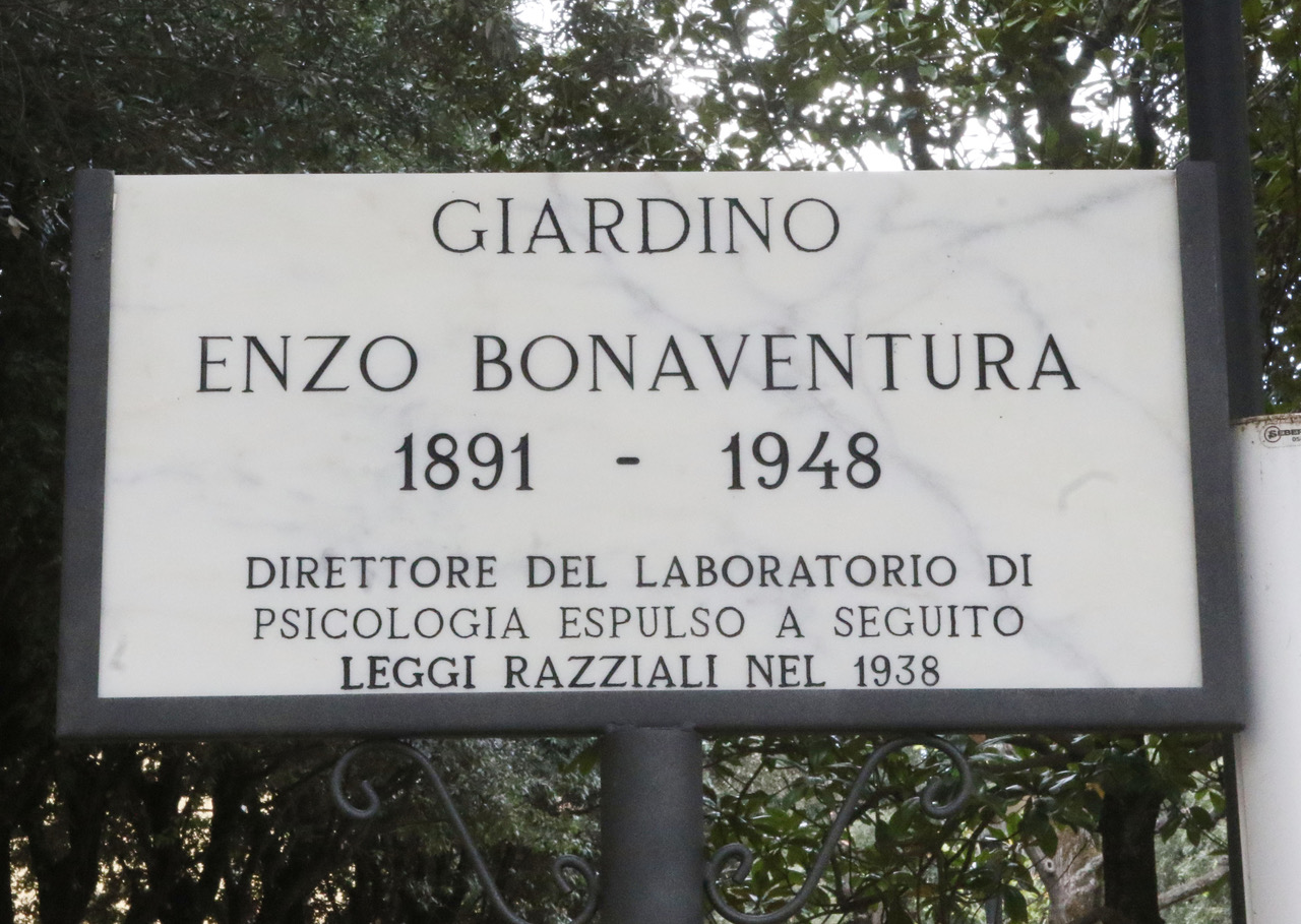 L'intitolazione del giardino a Enzo Bonaventura  (foto da comunicato)