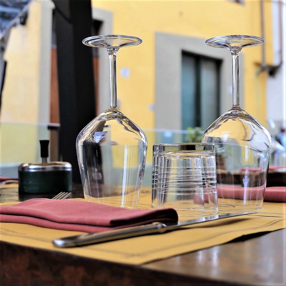 Locale © Antonello Serino.
